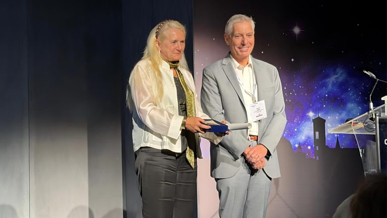 (L – R) Professor Pascale Ehrenfreund, COSPAR council president, presents Dr. Gary Zank, director of the UAH Center for Space Plasma and Aeronomic Research (CSPAR), with the 2026 Committee on Space Research (COSPAR) Space Science Award in Florence, Italy.
